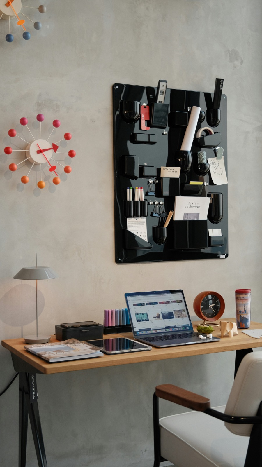 bureau calme avec écran