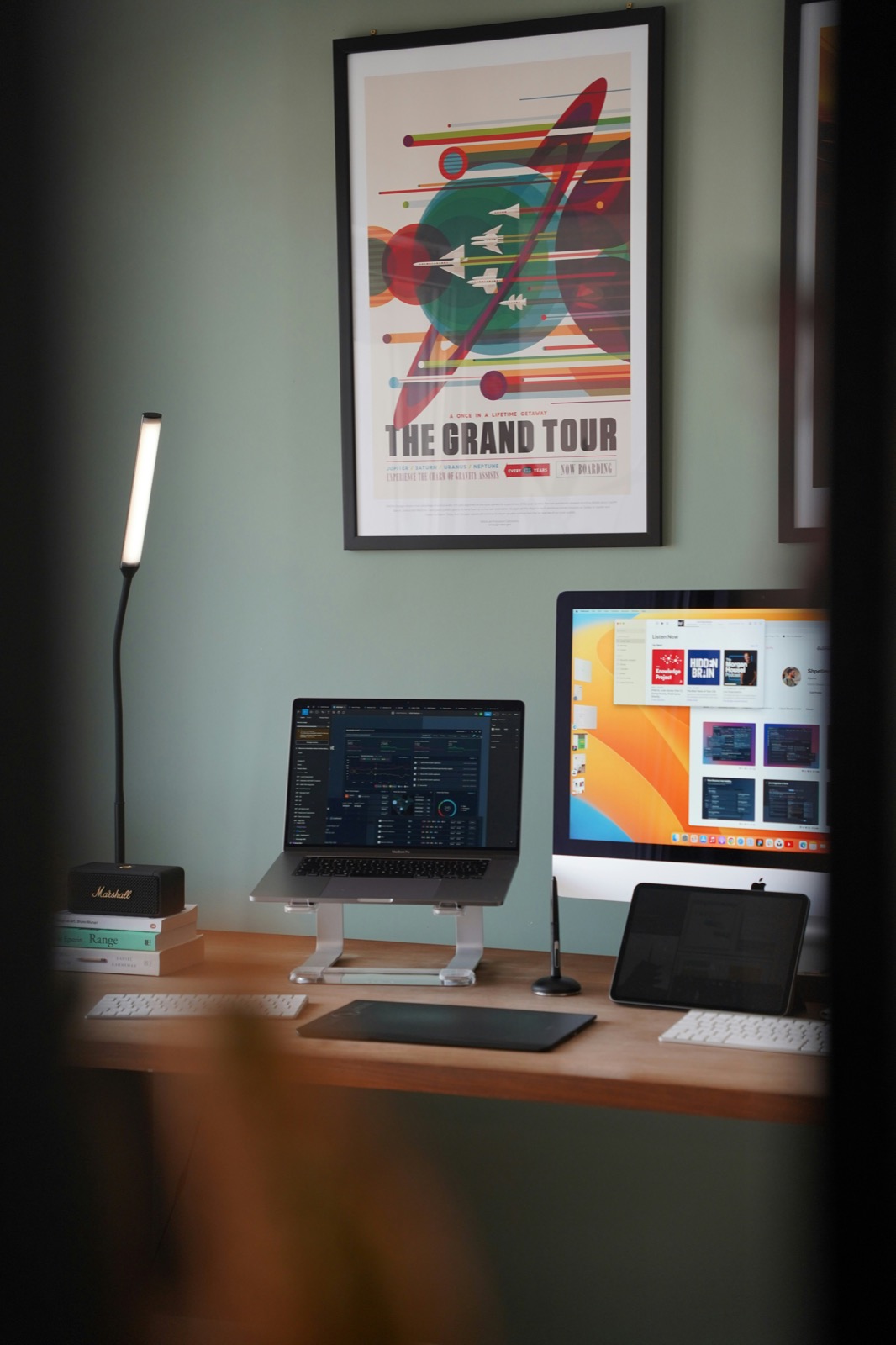poste organisé avec moniteur