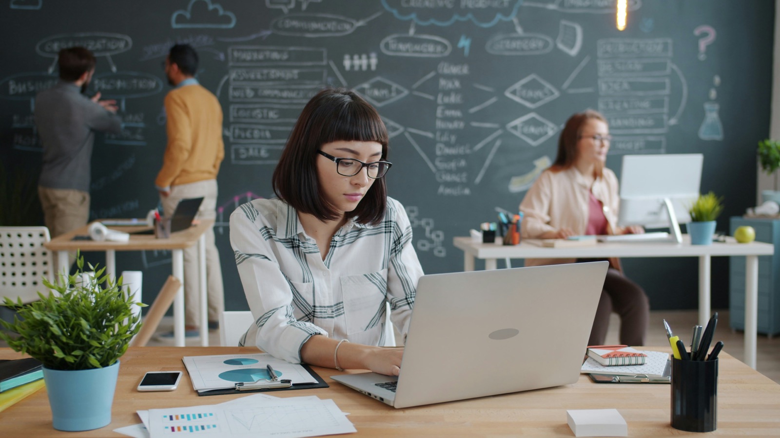 poste de travail avec ordinateur portable
